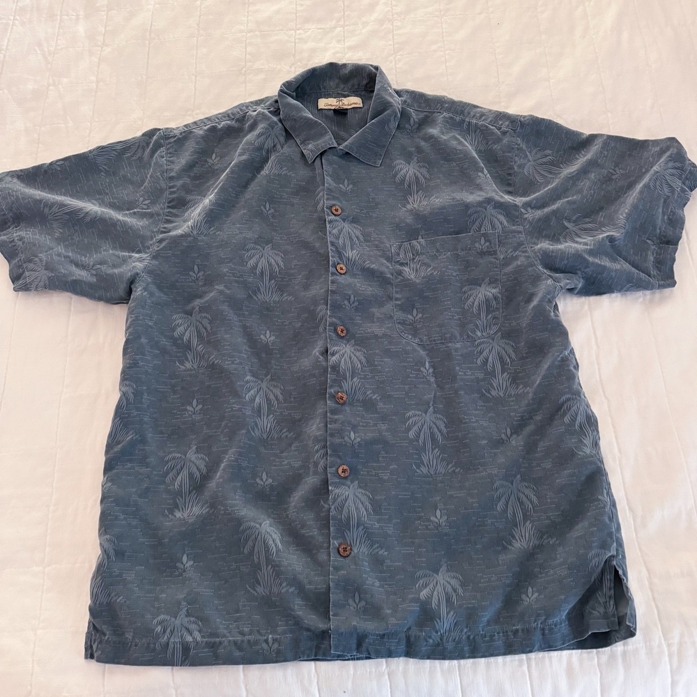 Tommy Bahama 100% Silk Hawaiian‎ Shirt Men's LARGE Navy Short Sleeve Palm Trees - Picture 2 of 8